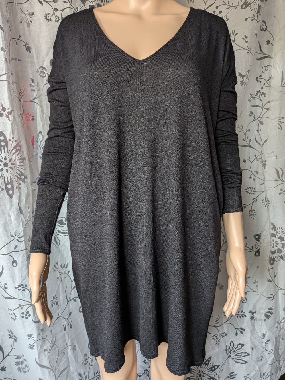 Wilfred Black V-Neck Long Sleeve Tunic Dress.